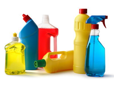 Tips Mencegah anak terkena zat beracun di dalam rumah